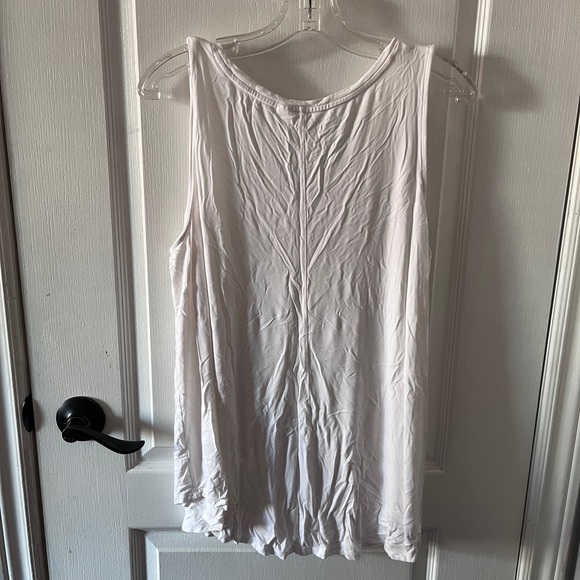Old Navy White Activewear Tank Top - Picture 1 of 3